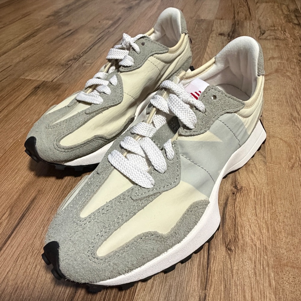 New Balance 327 Sea Salt Moonbeam Grey Suede Sneakers WS327UF Womens Size 6.5